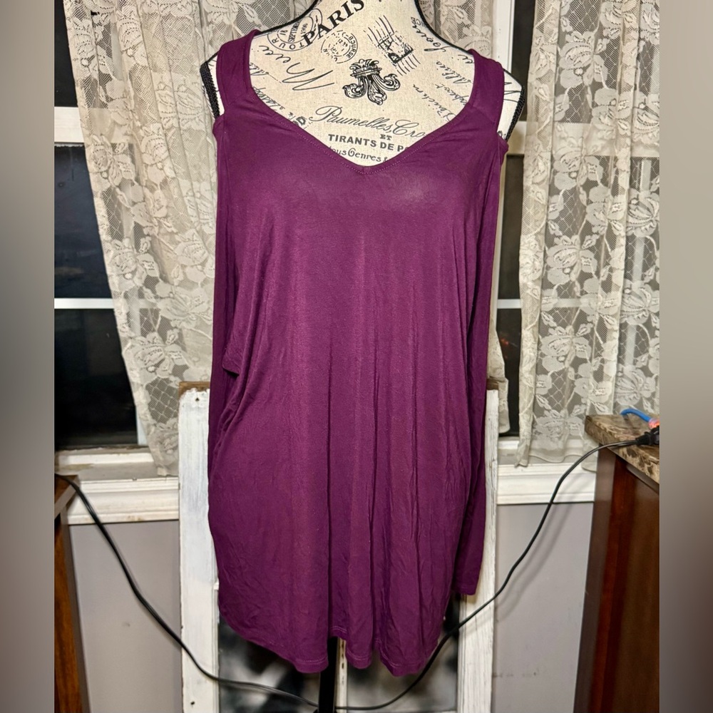 Torrid super soft cold shoulder long sleeve tee.
